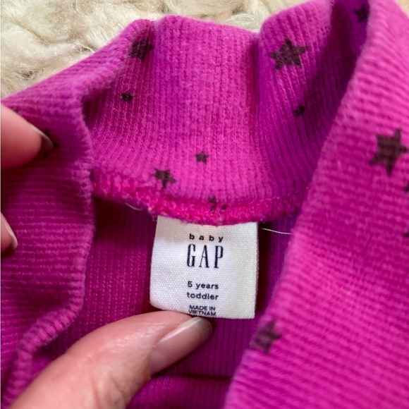 Girls GAP Fuchsia Black Star Long Sleeve Mock Neck Tee Size 5 - Picture 3 of 5